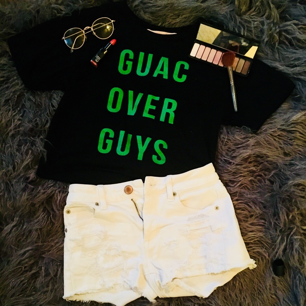 Guacamole Tee and American Eagle Shorts